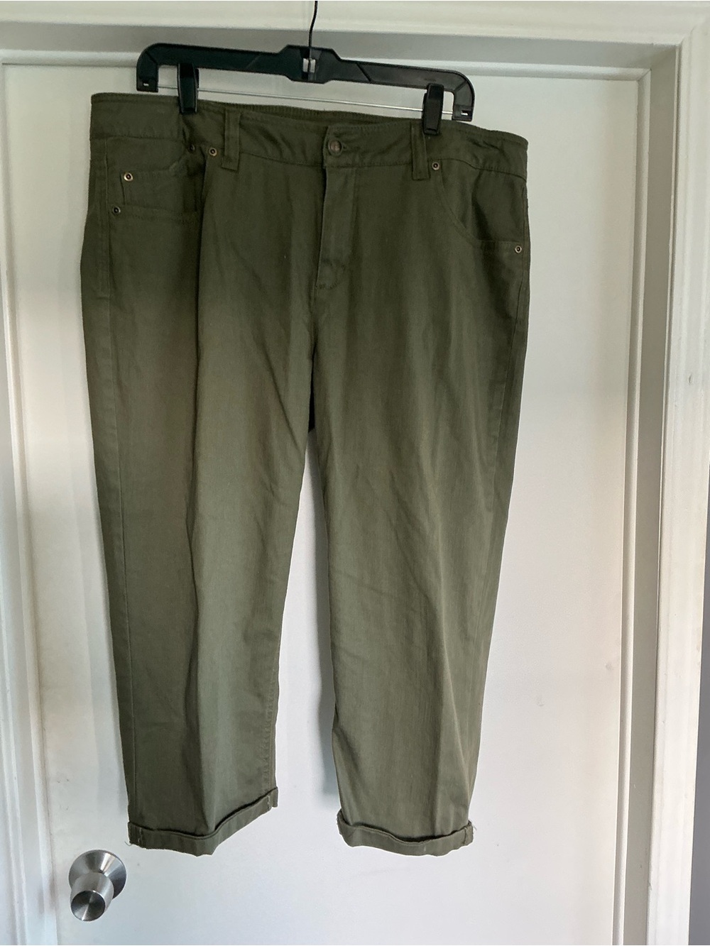 NWOT Women’s Sz 18 Olive Green Casual Straight-Leg 5 pocket Capri stretch pants